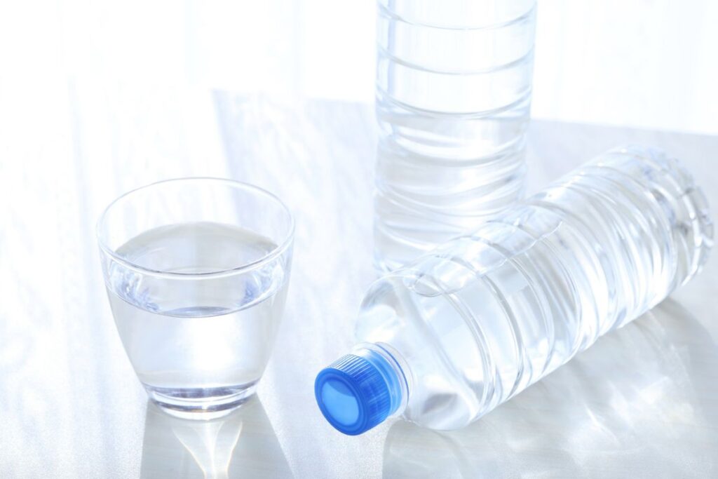 ウォーターサーバーのRO水がおすすめな人は？天然水との違いも解説
