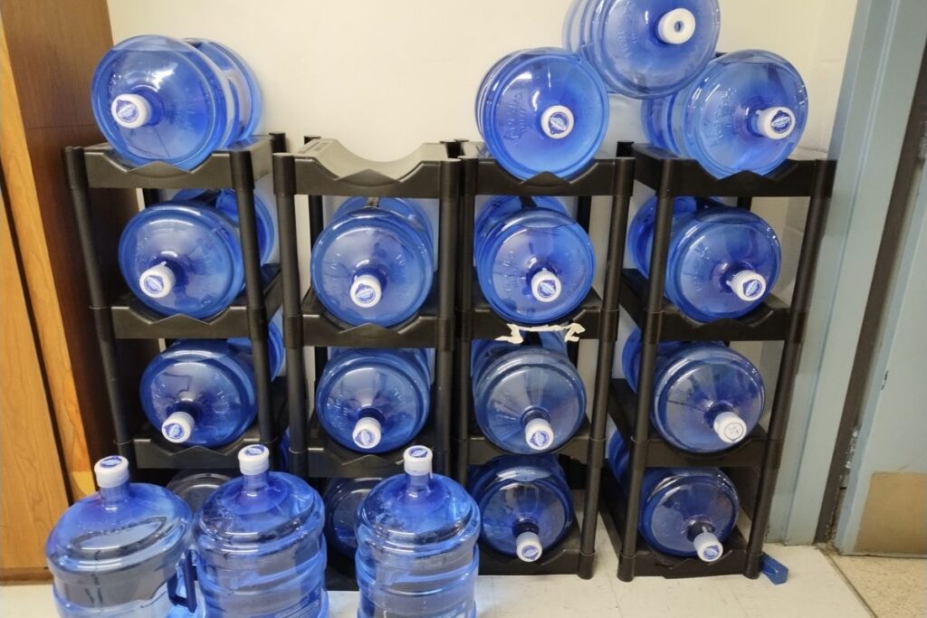 ウォーターサーバーボトルの収納例