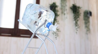 【新商品】停電時の備えに!ウォーターサーバーのボトルが非常用給水所になる『ポータブルボトルスタンド』販売開始